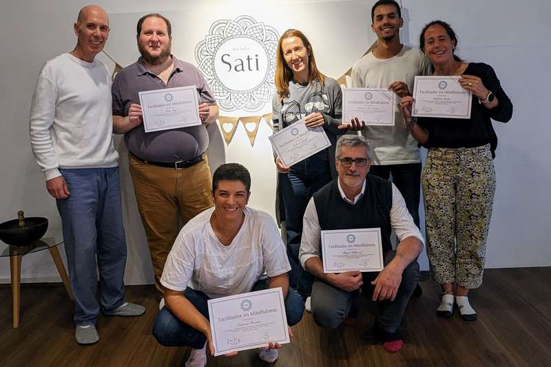 facilitadores de mindfulness generación 2023 Escuela Sati Montevideo Uruguay