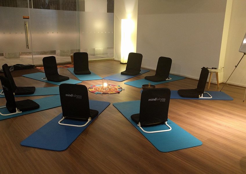 Escuela Sati sillas de meditacion